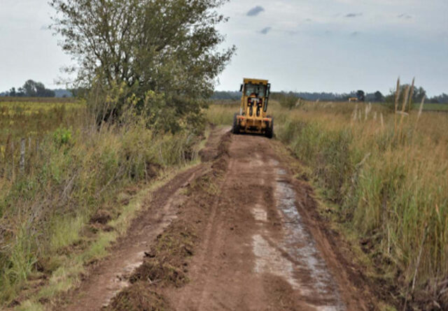 Polémica en Buenos Aires: Municipios podrán desviar fondos de caminos rurales para obras hídricas